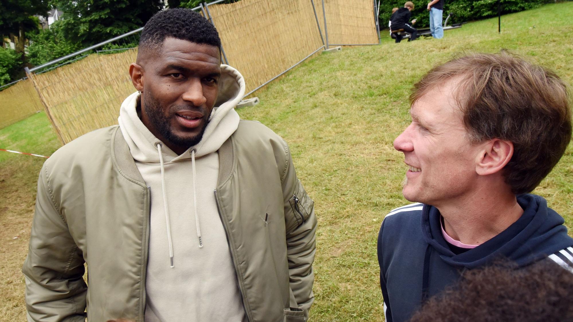 Anthony Modeste und Heinrich Peters im Gespräche.