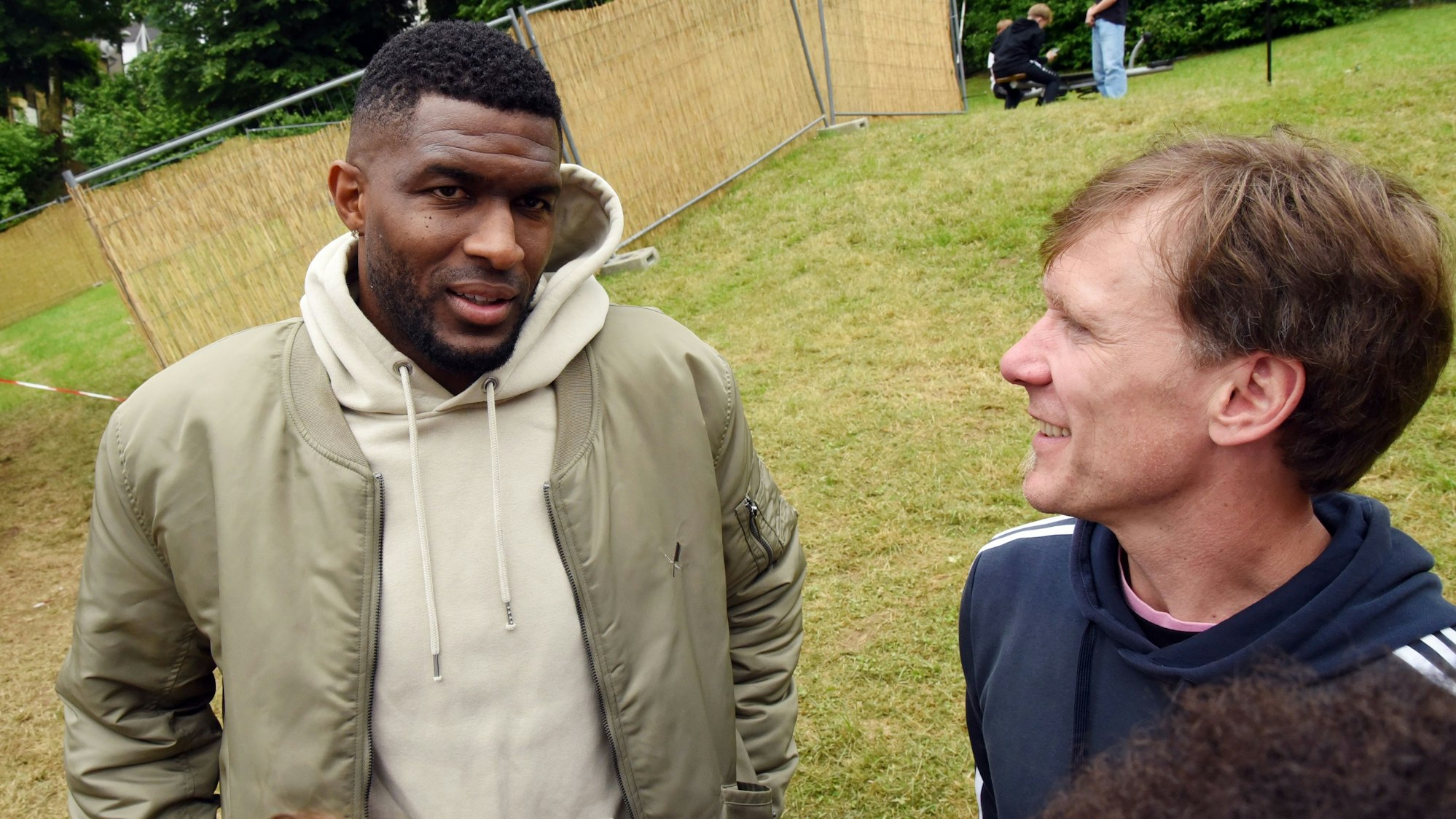 Anthony Modeste und Heinrich Peters im Gespräche.