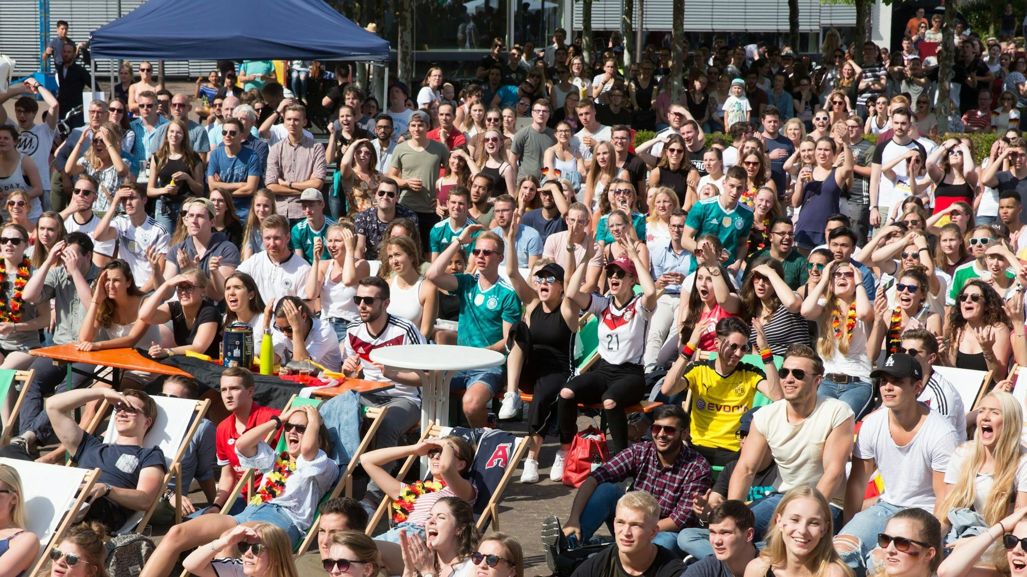 Mitfiebernde Fans in Rheinbach: Zur Weltmeisterschaft 2018 hatte die Fachhochschule ein großes Public Viewing veranstaltet.