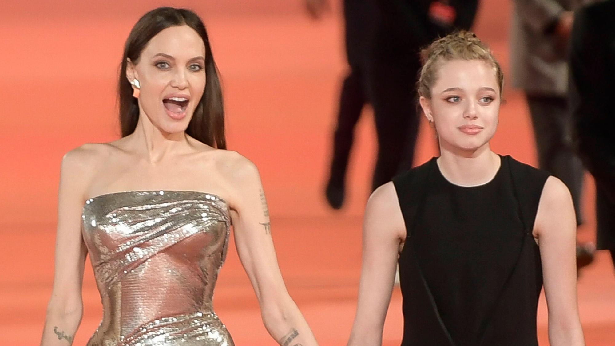 Shiloh Jolie-Pitt (r.) mit ihrer Mutter Angelina Jolie in Rom.