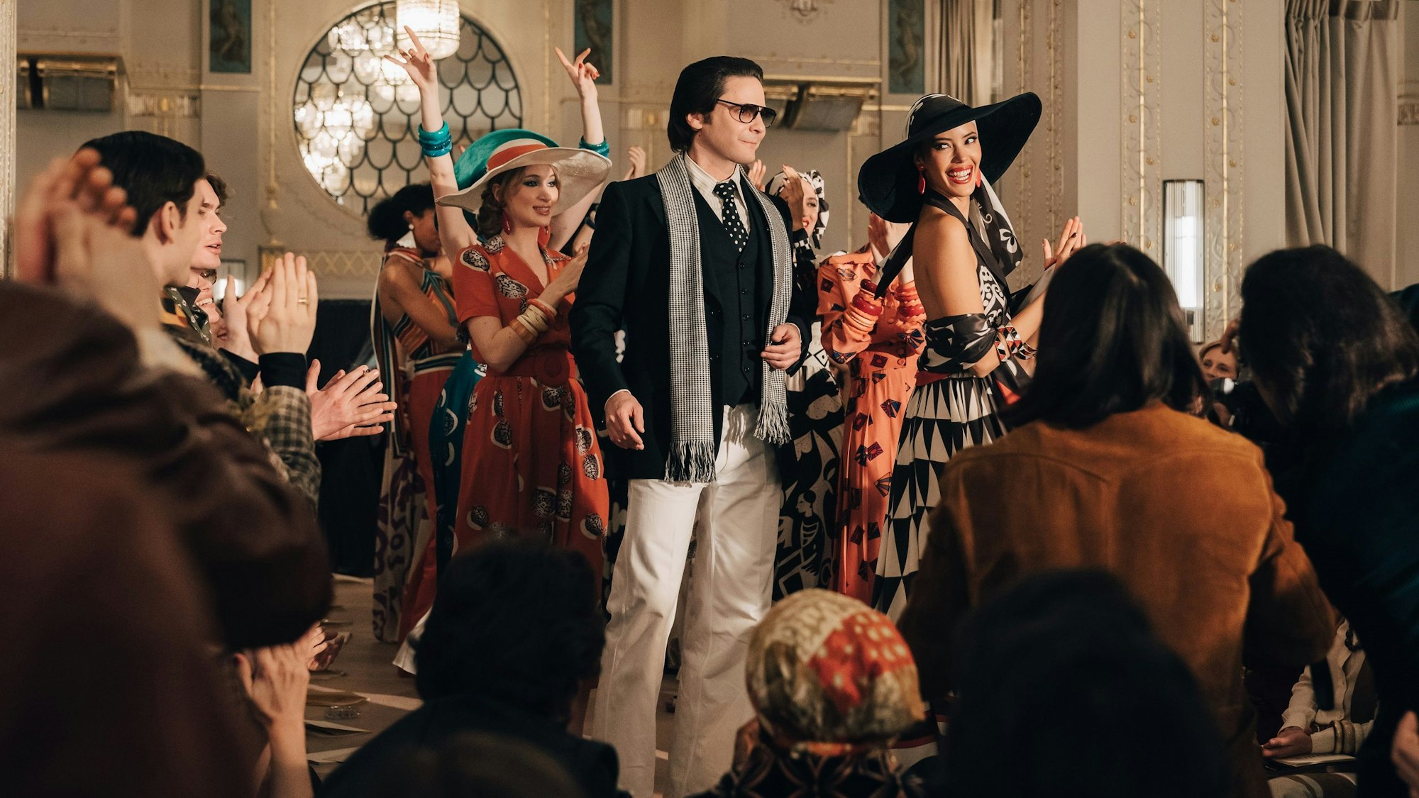 Daniel Brühl in Becoming Karl Lagerfeld (Disney+)