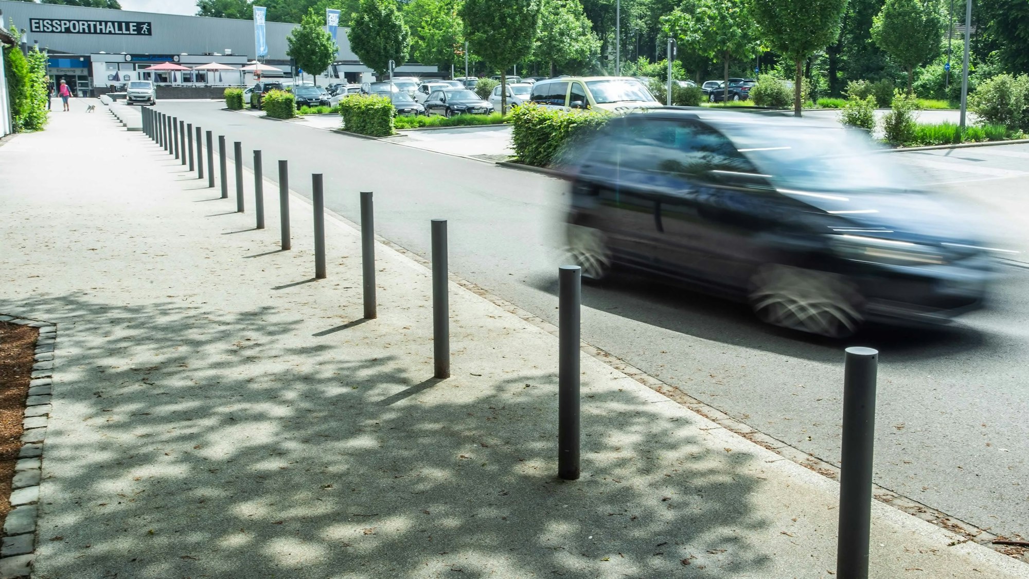 Vor der Wiehler Wasser-Welt und der Eishalle an der Homburger Straße soll nach den Plänen der Stadt ein zehn Meter hohes Parkhaus mit sieben Ebenen entstehen. Ein entsprechender Bebauungsplan soll jetzt der Politik vorgelegt werden.