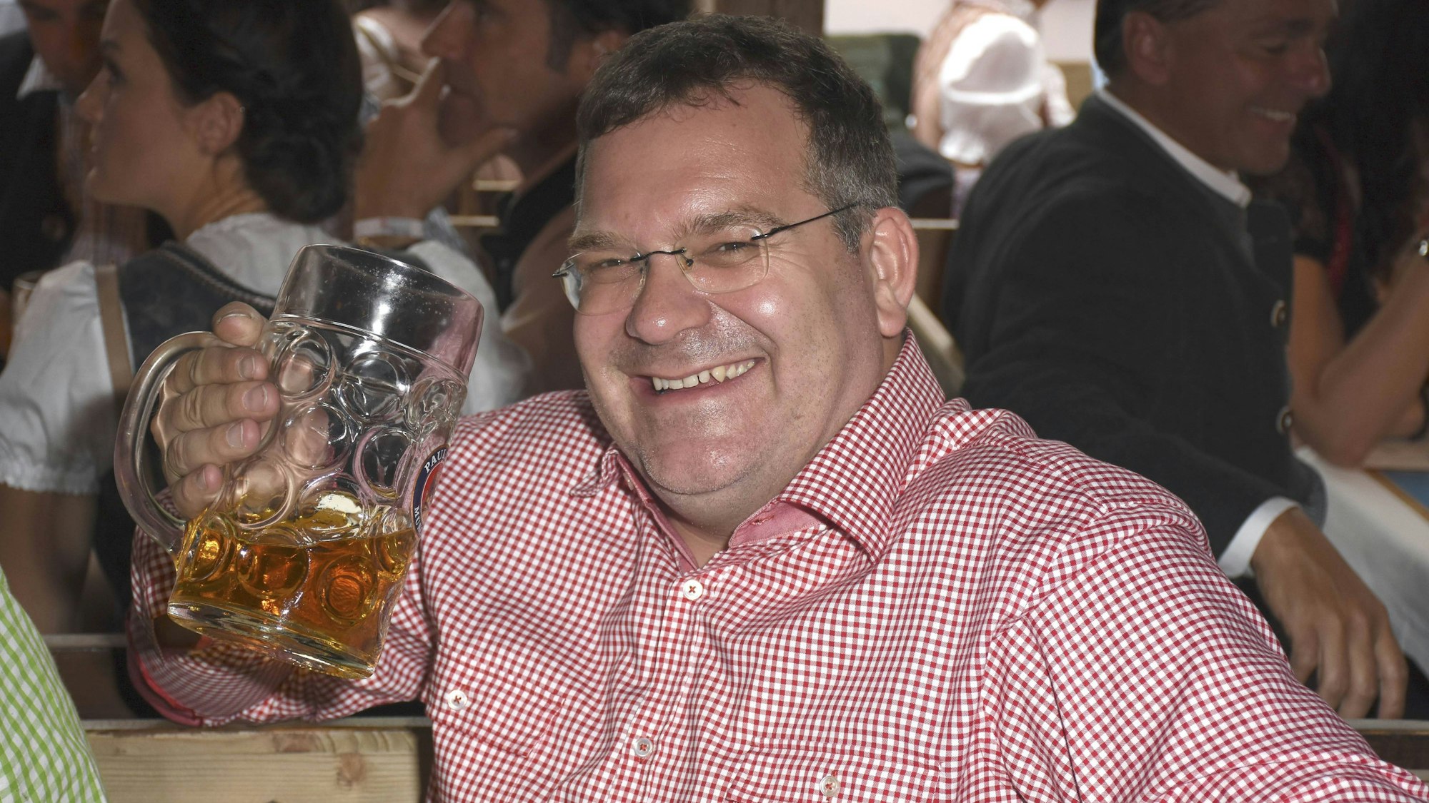 Elton führte jahrelang durch die TV-Show „Schlag den Star“