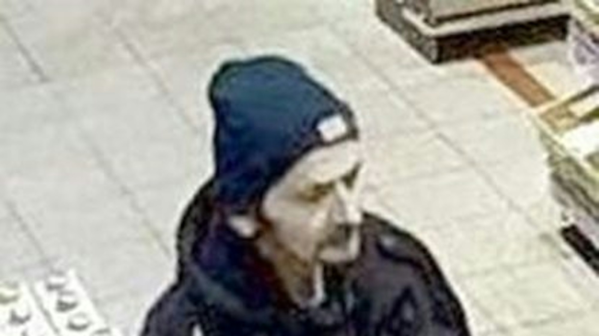 Tatverdächtiger nach einem Ladendiebstahl vom 29. Januar in Troisdorf-Rotter See.