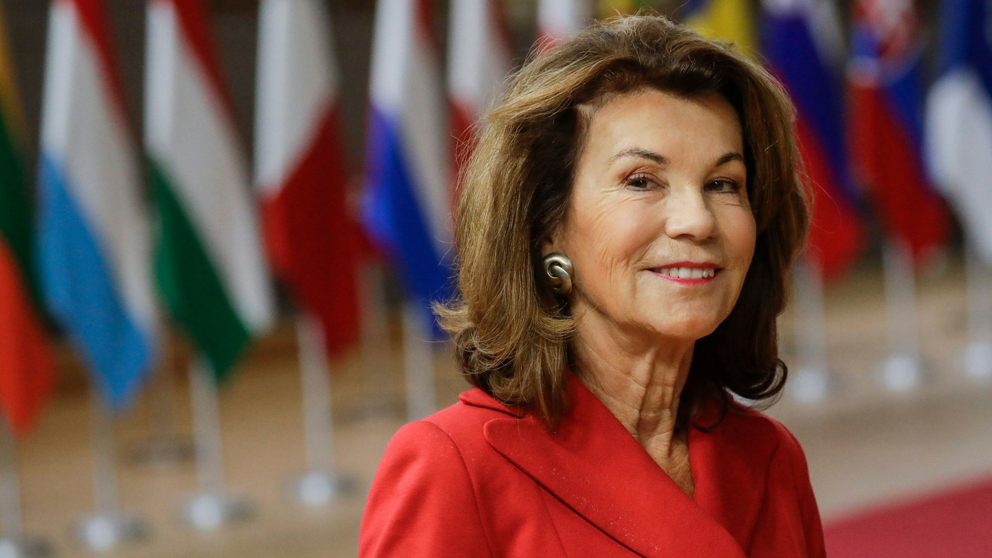 ARCHIV - 18.10.2019, Belgien, Brüssel: Brigitte Bierlein, damalige Bundeskanzlerin von Österreich, trifft am zweiten Tag zum Gipfel der EU-Staats- und Regierungschefs ein. Nun ist die ehemalige Kanzlerin im Alter von 74 Jahren gestorben. (zu dpa: «Österreichs Ex-Kanzlerin Brigitte Bierlein ist tot») Foto: Thierry Roge/BELGA/dpa +++ dpa-Bildfunk +++