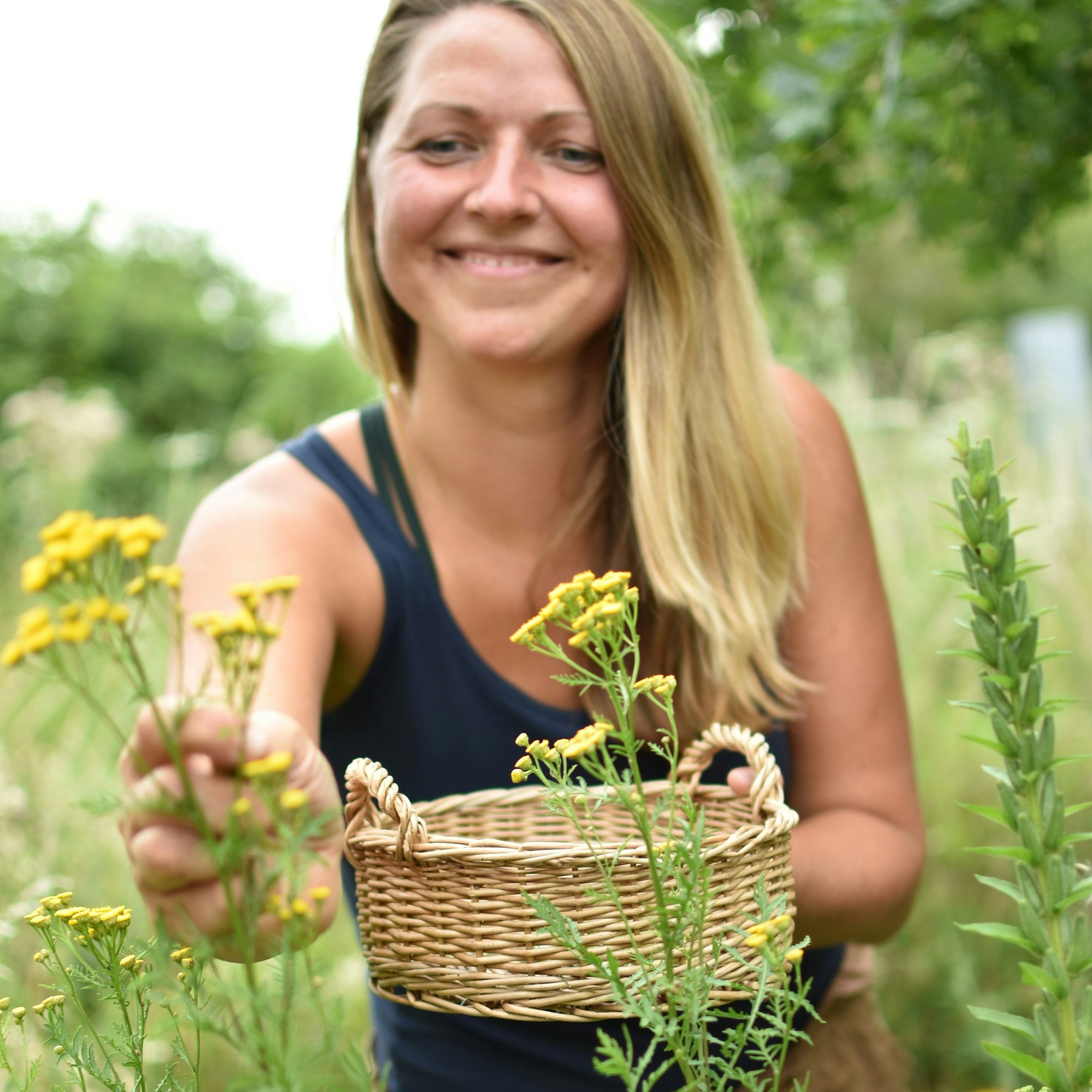Tine Knauft hat ihre Begeisterung für Wildkräuter zum Beruf gemacht.