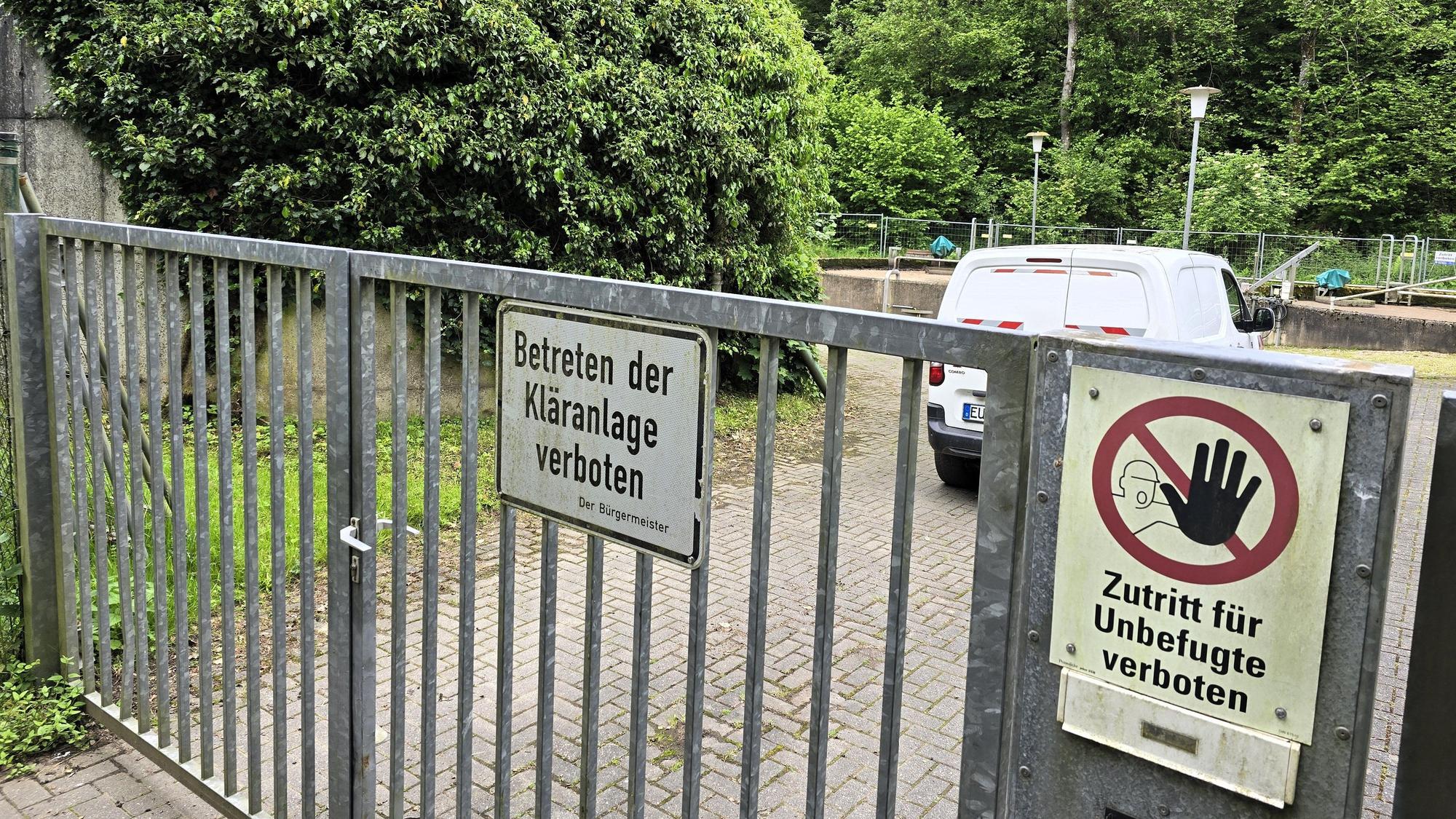 Die Kläranlage in Wald in der Außenansicht.