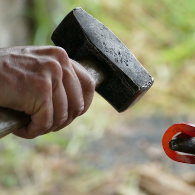 Bei der Premiere von „Stadt Land Fluss“ im Jahr 2024 wurde in Rossel ein Schmiedekurs angeboten.
