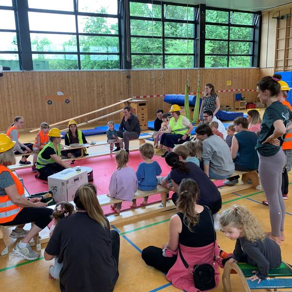 In der Glessener Mehrzweckhalle hatten Tagesmütter aus Glessen, Fliesteden und Sinthern eine Bewegungsbaustelle für Kinder aufgebaut.