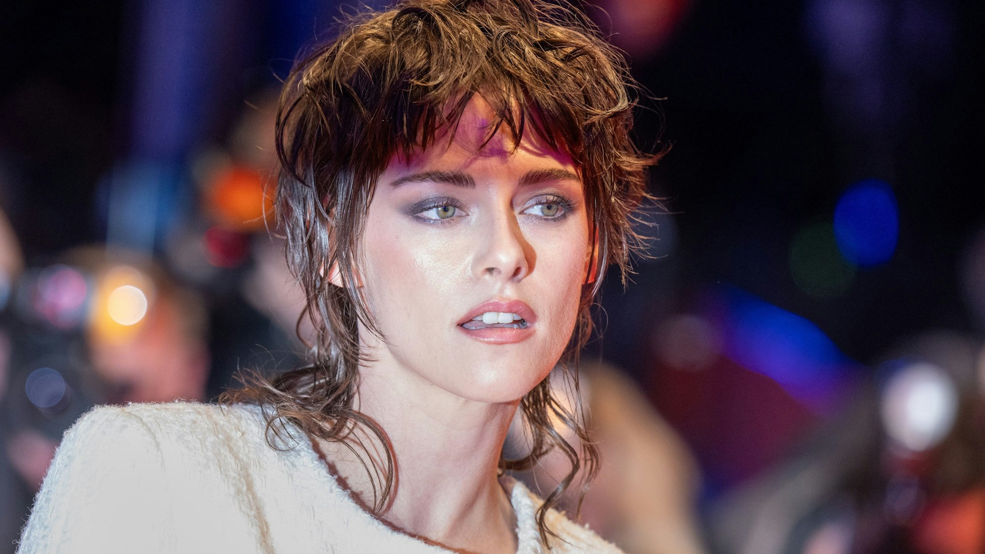 Hieß mal Vokuhila, heute nennt sich die lange verpönte Frisur Mullet und ist tatsächlich wieder in, wie Schauspielerin Kristen Stewart sogar auf dem roten Teppich zeigt