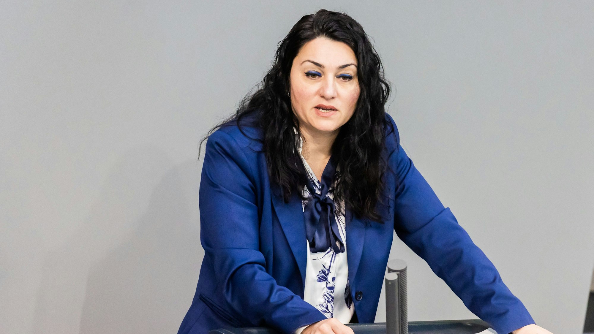 17.05.2024, Berlin: Lamya Kaddor (Bündnis 90/Die Grünen), Mitglied des Deutschen Bundestages, spricht im Plenum des Deutschen Bundestages.