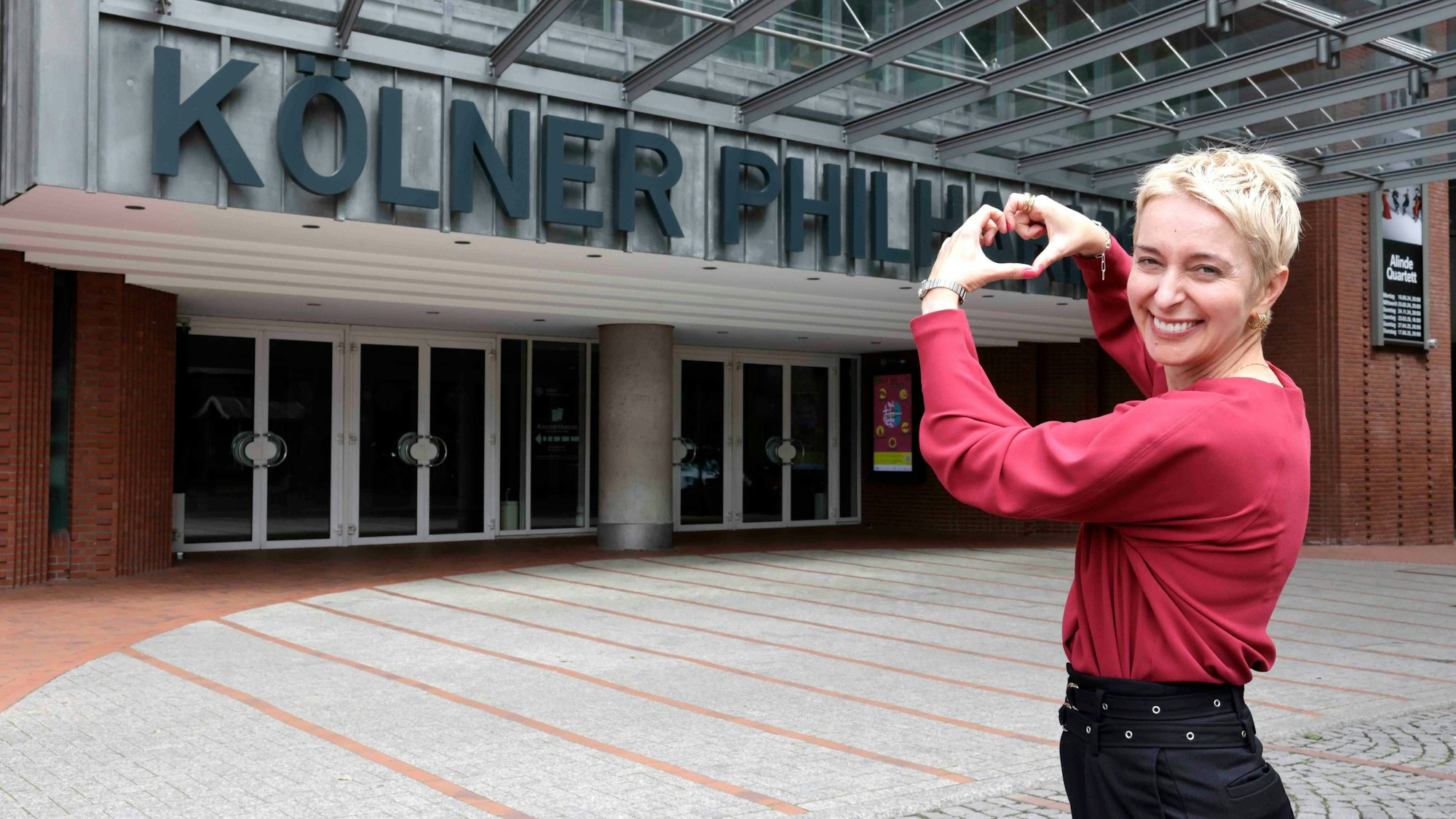 Ewa Bogusz-Moore (Polnische Cellistin) wird zum 01.08.2025 neue Intendantin der Kölner Philharmonie sowie Geschäftsführerin der KölnMusik Betriebs- und Servicegesellschaft mbH und ACHTBRÜCKEN GmbH.