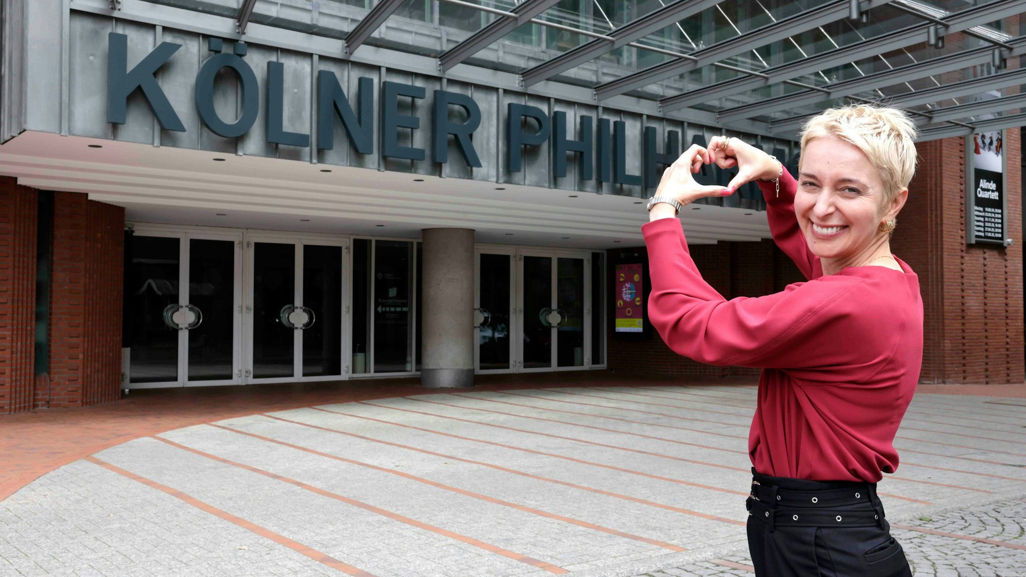 Ewa Bogusz-Moore (Polnische Cellistin) wird zum 01.08.2025 neue Intendantin der Kölner Philharmonie sowie Geschäftsführerin der KölnMusik Betriebs- und Servicegesellschaft mbH und ACHTBRÜCKEN GmbH.