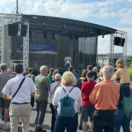 Professorin Derya Gür-Şeker moderierte die Veranstaltung.