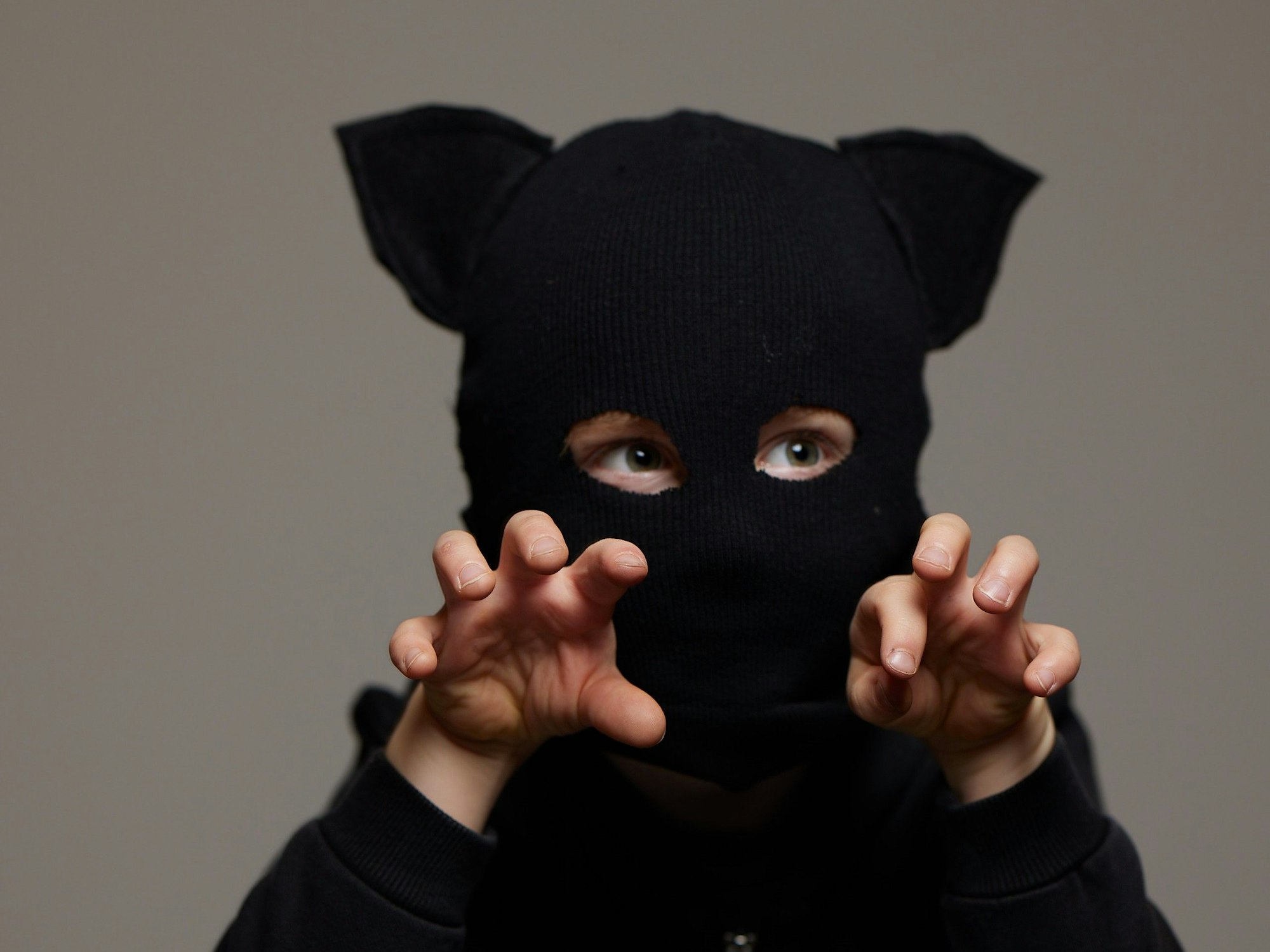 Kind mit Tiermaske
