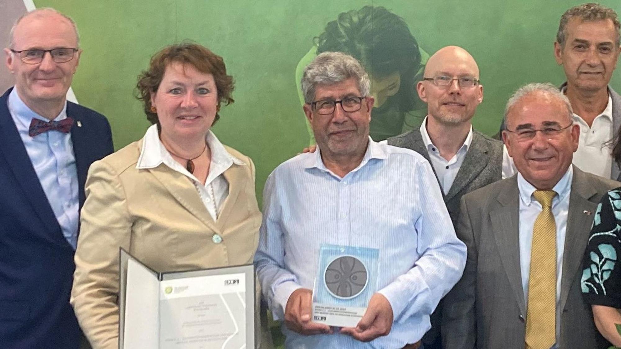 Bürgermeister der Stadt Köln Ralf Heinen (links im Bild), Vorsitzende der LVR Anne Henk-Hollstein (Mitte),Vorstandsmitglieder DOMiD e.V. Ahmet Necati Sezer, Jens Grimmelijkhuizen, Ali Kemal Gün und Tevfik Aslan-Cimikoglu (rechts)