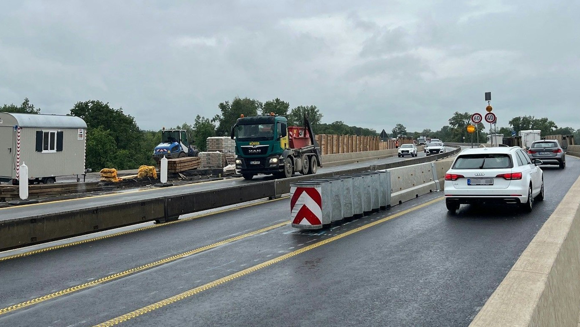 Die Deutsche Bahn hat neue Bauarbeiten am Autobahnkreuz Sankt Augustin-West angekündigt.  Pendler müssen mit weiteren Einschränkungen rechnen.