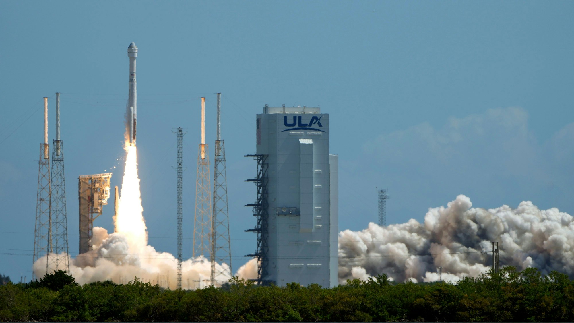 05.06.2024, USA, Cape Canaveral: Die «Starliner»-Kapsel von Boeing an Bord einer Atlas-V-Rakete hebt vom Space Launch Complex 41 der Cape Canaveral Space Force Station zu einem Flug zur Internationalen Raumstation ab.