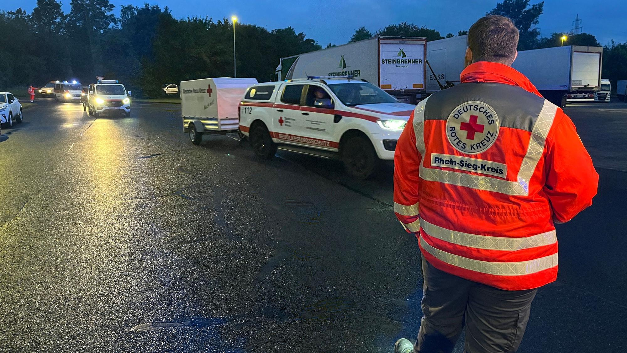 Der Wasserrettungszug Nordrhein der Wasserwacht des Deutschen Roten Kreuzes kehrte aus dem Einsatz in Bayern zurück.
