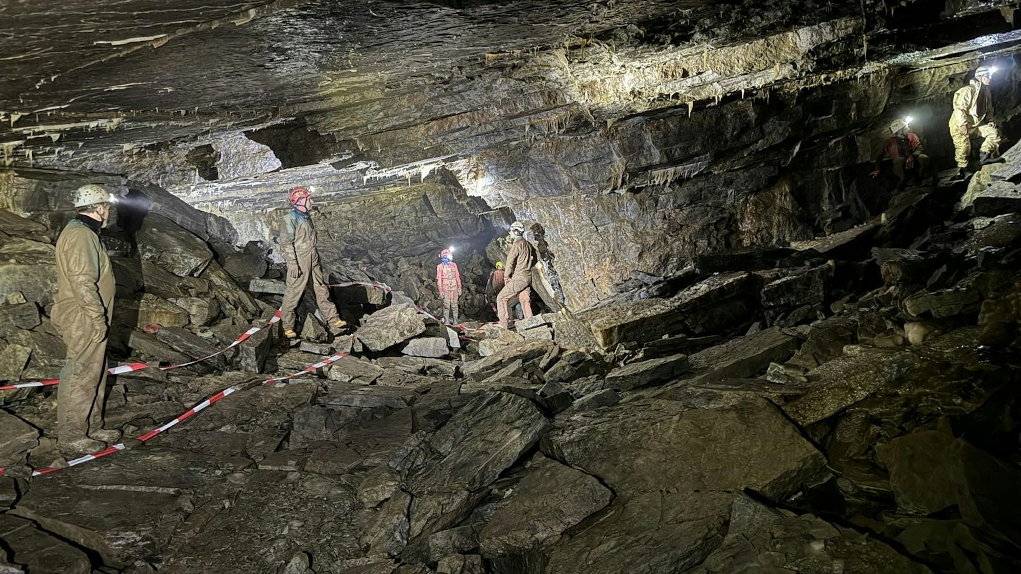 Der Pfingstdom im Hackerloch, einer Höhle im Klutertberg bei Ennepetal.