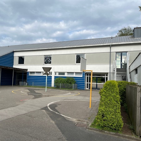 Blick auf die Rückseite der Ernst-Moritz-Arndt-Schule in Hilgen