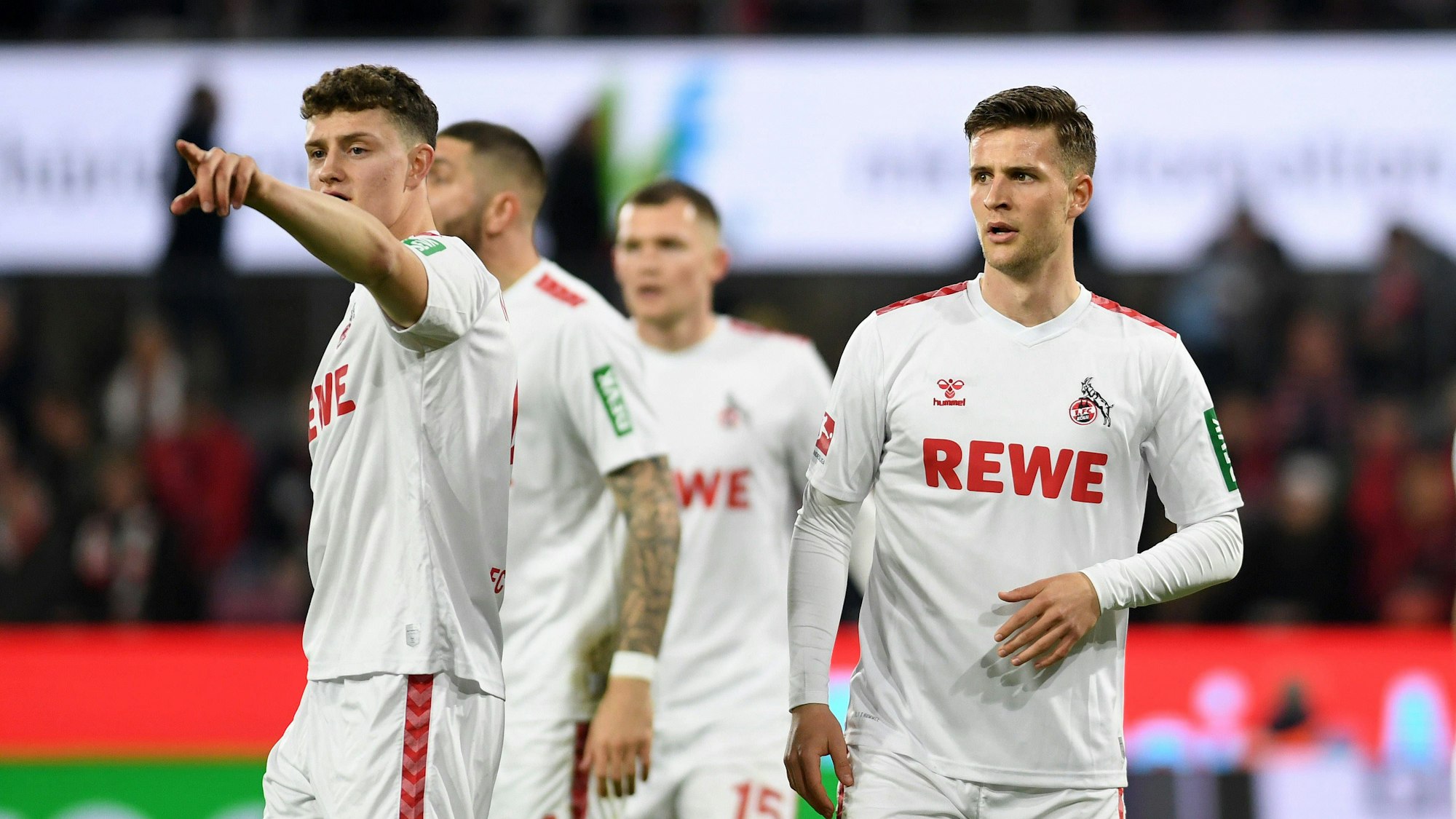 1Gibt die Richtung vor: Eric Martel (l.) und Rasmus Carstensen vom 1. FC Köln schauen nach vorne.
