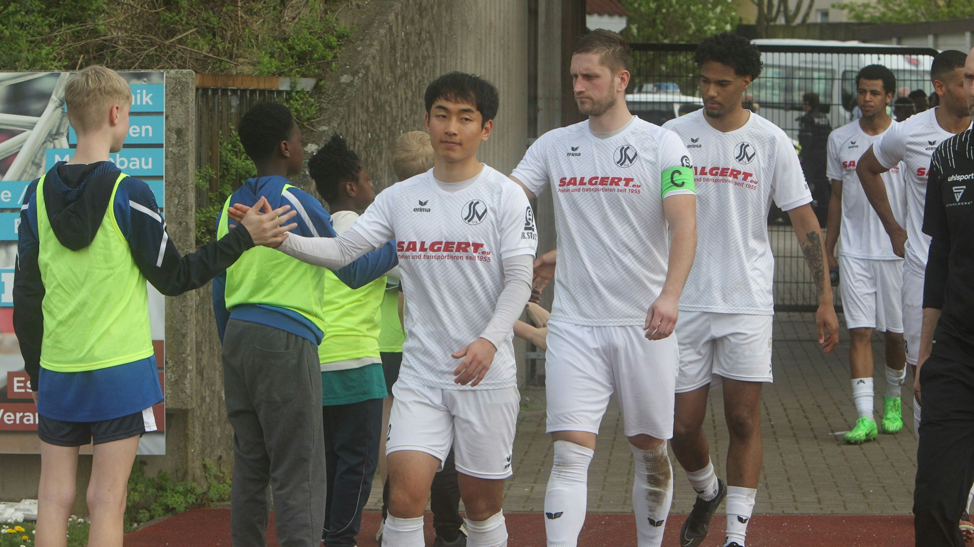 Kapitän Joran Sobiech und Alexander Tackie Sai (hinten) sind zwei von insgesamt drei schmerzhaften Abgängen beim Siegburger SV 04.