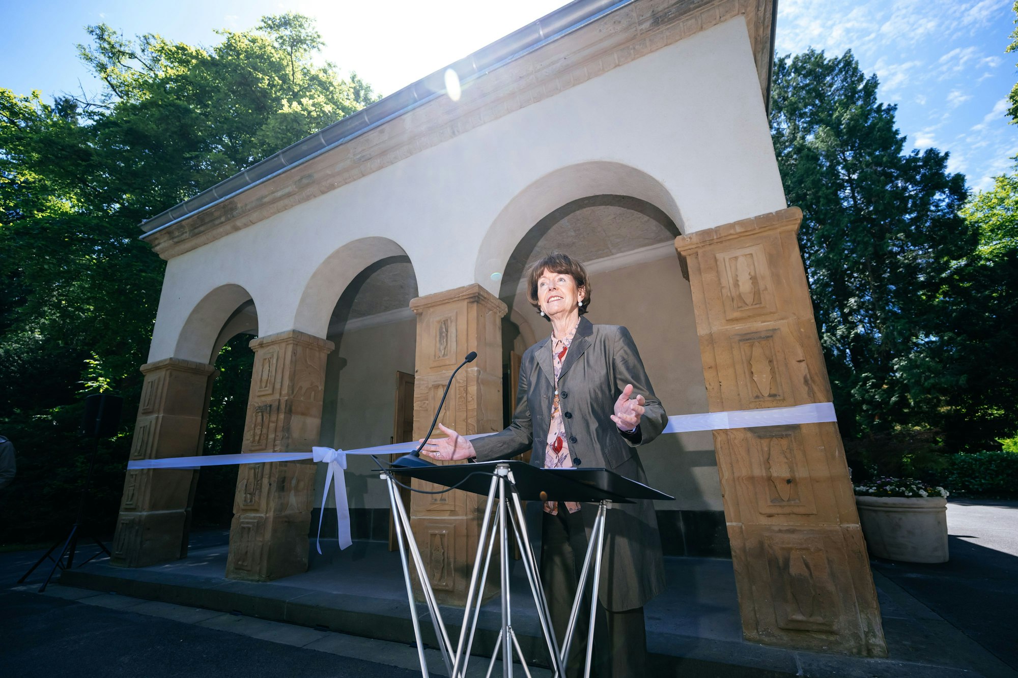 Kölns Oberbürgermeisterin Henriette Reker bei der Eröffnung des Kolumbariums auf dem Melaten-Friedhof.