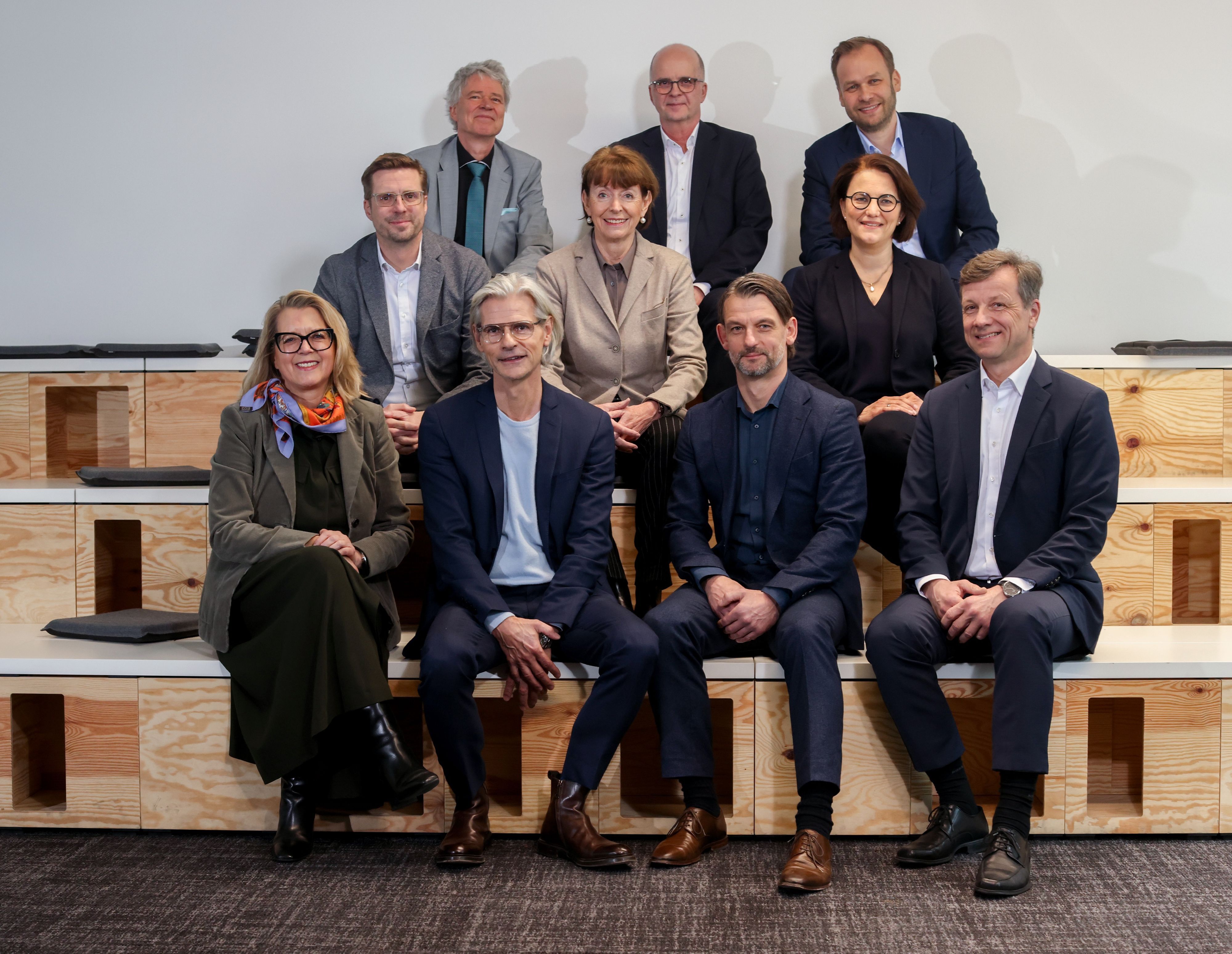 Aus dem Jahr 2024: Der Kölner Stadtvorstand mit allen Dezernenten und der damaligen OB Henriette Reker (2. Reihe, Mitte). Bis auf sie ist der Stadtvorstand gleich geblieben, Torsten Burmester hat sie ersetzt.