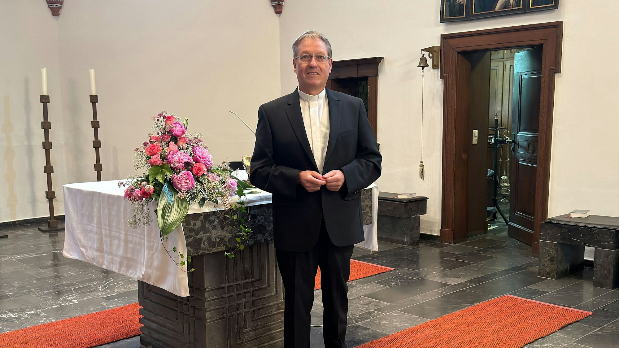 Pfarrer Michael König in der Kirche St. Laurentius in Quadrath-Ichendorf.