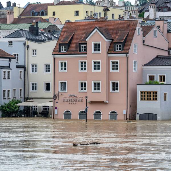 Passau: Teile der Altstadt sind am Donnerstag (6. Juni) vom Hochwasser der Donau überschwemmt. .