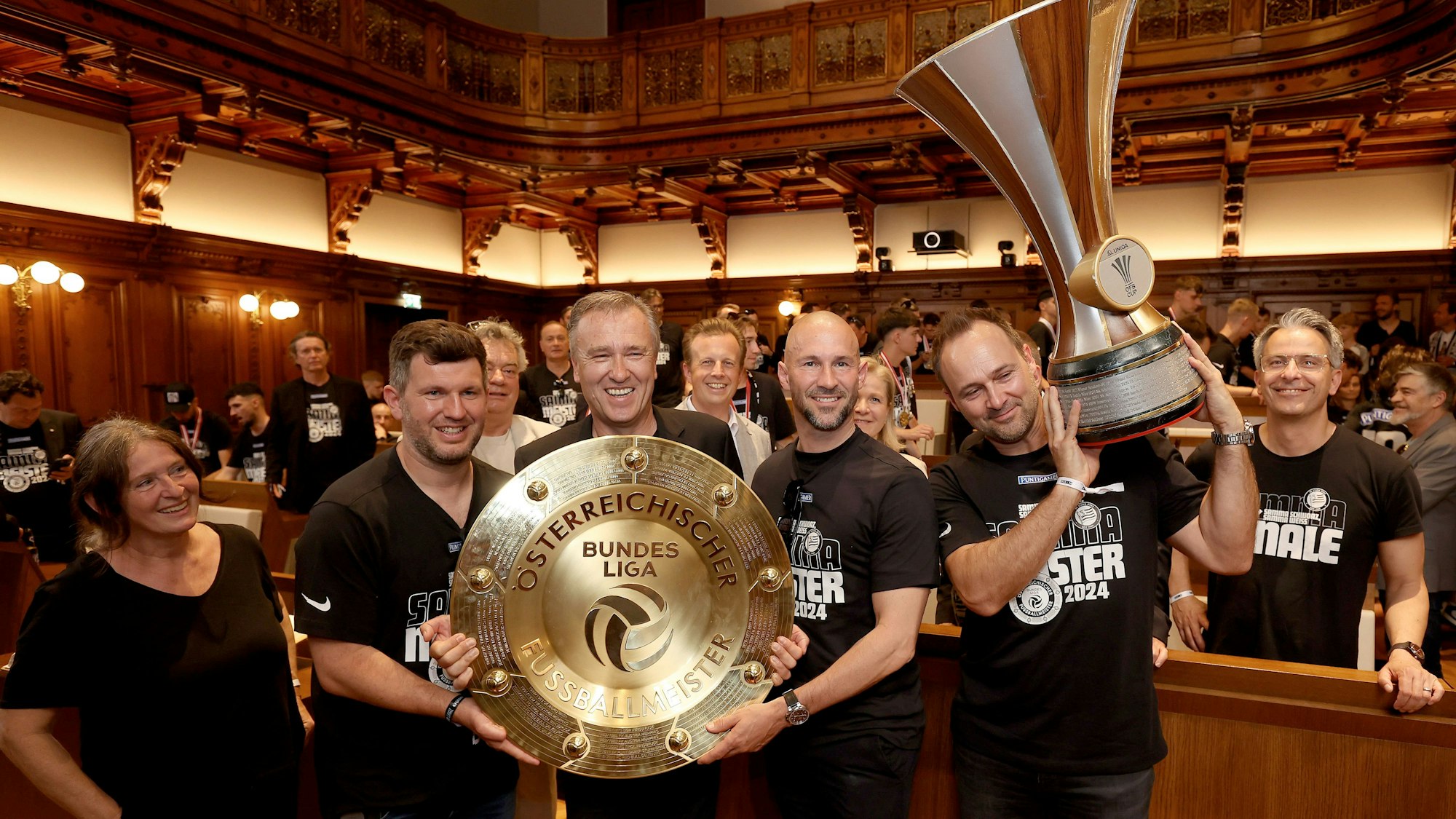Doublesieger: Sturm Graz gewann mit Coach Christian Ilzer (3.v.r.) Meisterschaft und Pokal in Österreich.