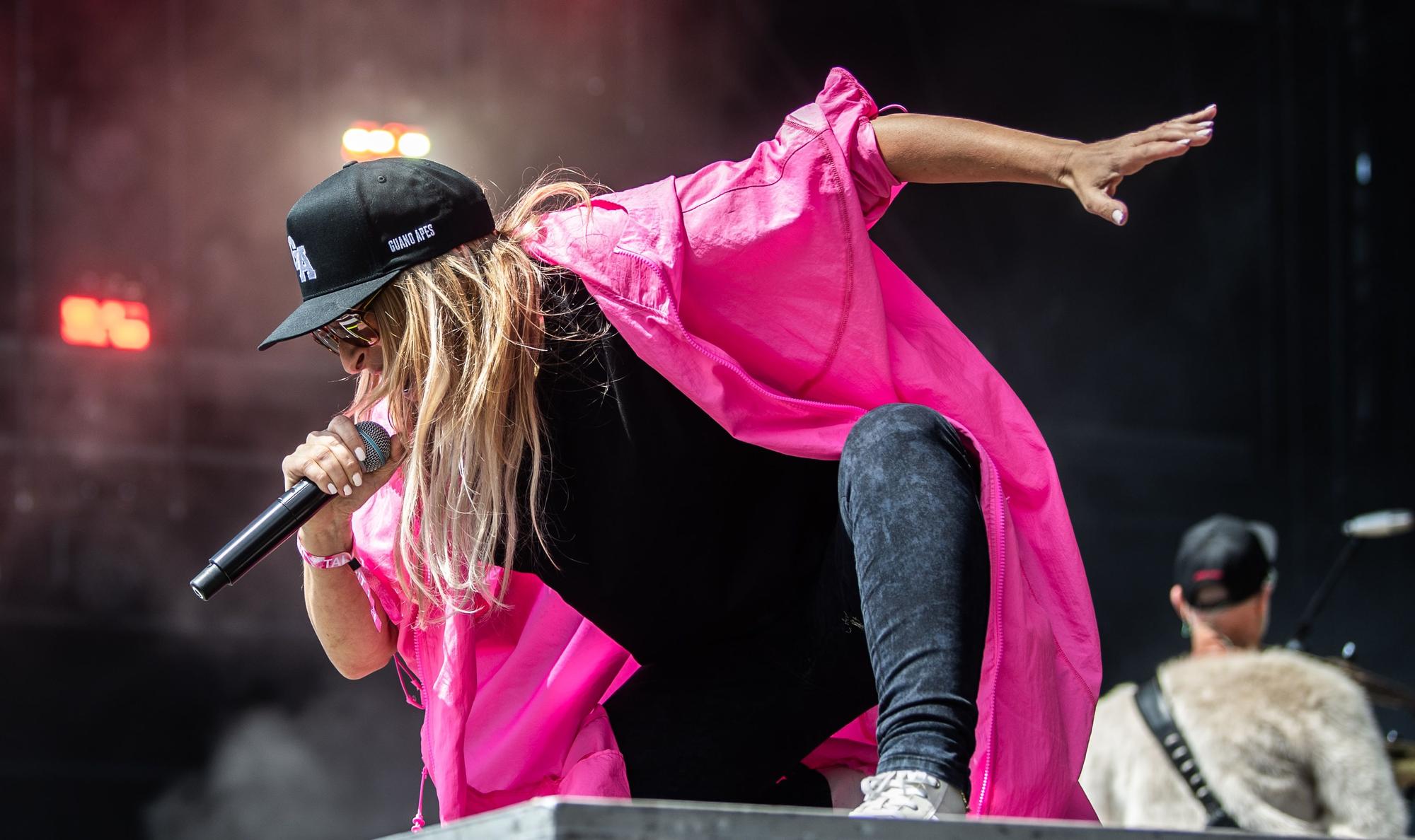 Das Bild zeigt Guano Apes-Sängerin Sandra Nasic auf der Bühne bei Rock am Ring.