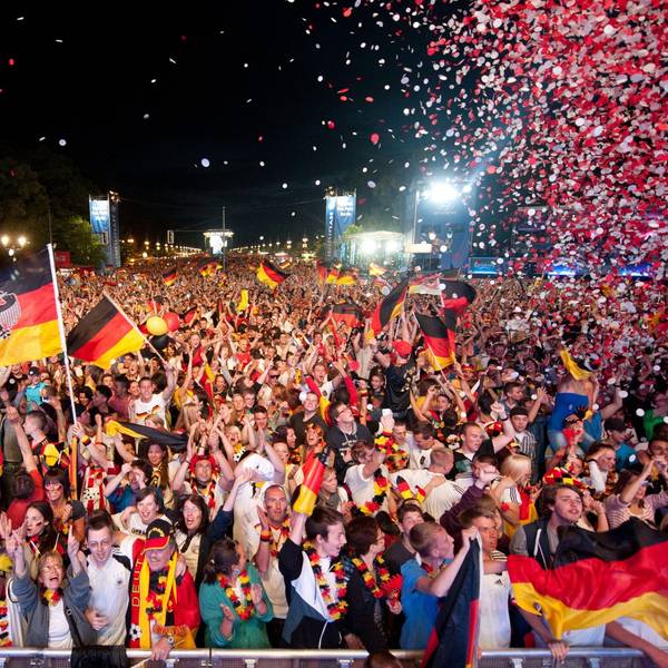 Neues Sommermärchen? Deutsche Fans hoffen natürlich auf den Titel für die Nationalelf. Die Stimmung ist aber noch verhalten.
