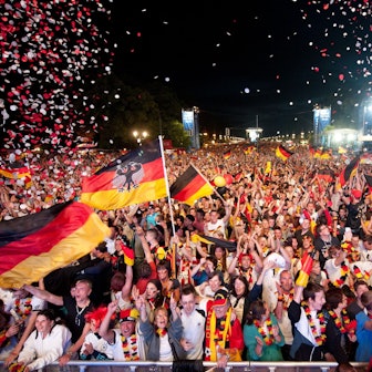 Neues Sommermärchen? Deutsche Fans hoffen natürlich auf den Titel für die Nationalelf. Die Stimmung ist aber noch verhalten.