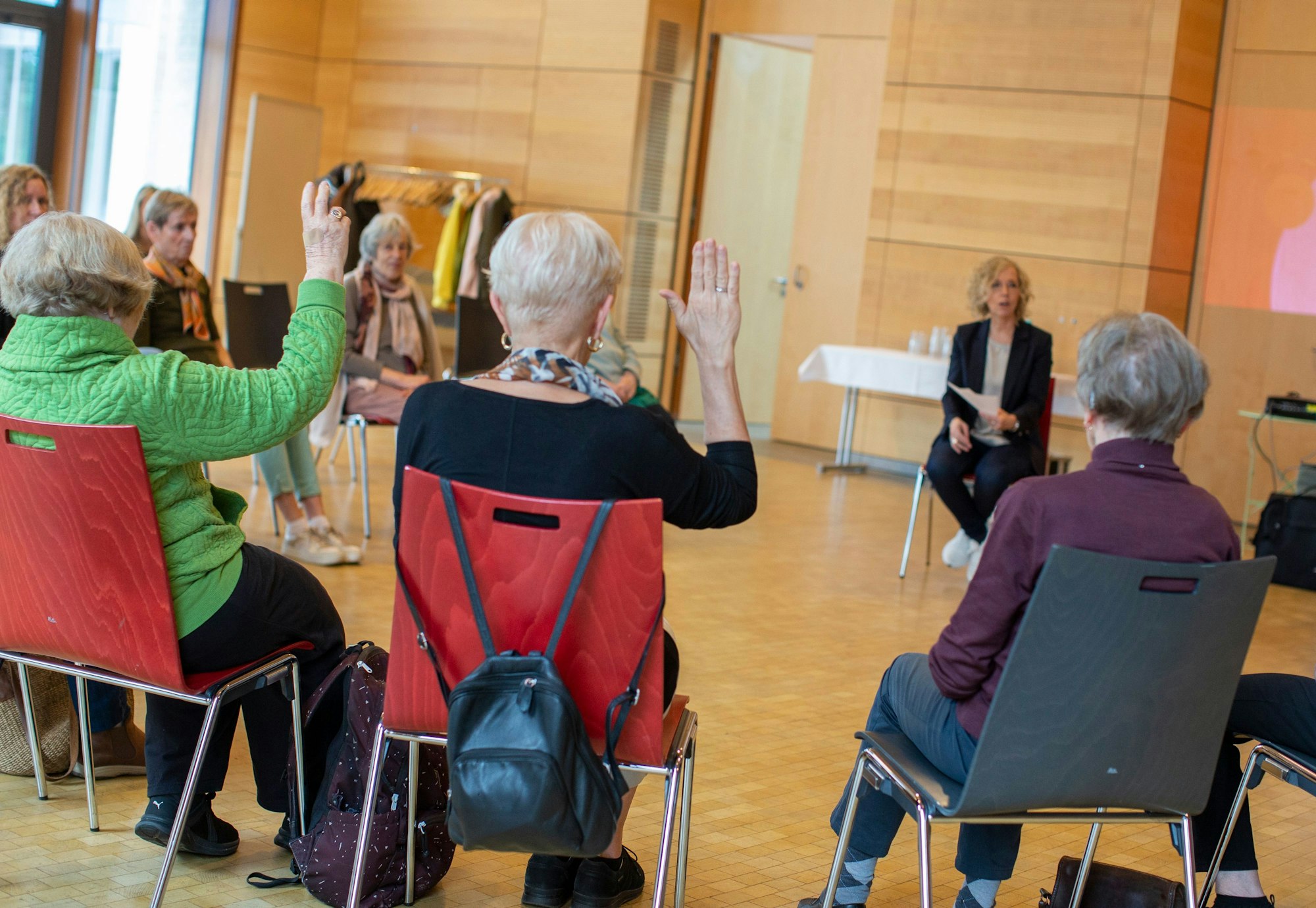 Es geht weniger um körperliche Verteidigung, als um Aufmerksamkeit erregen und Hilfe holen.