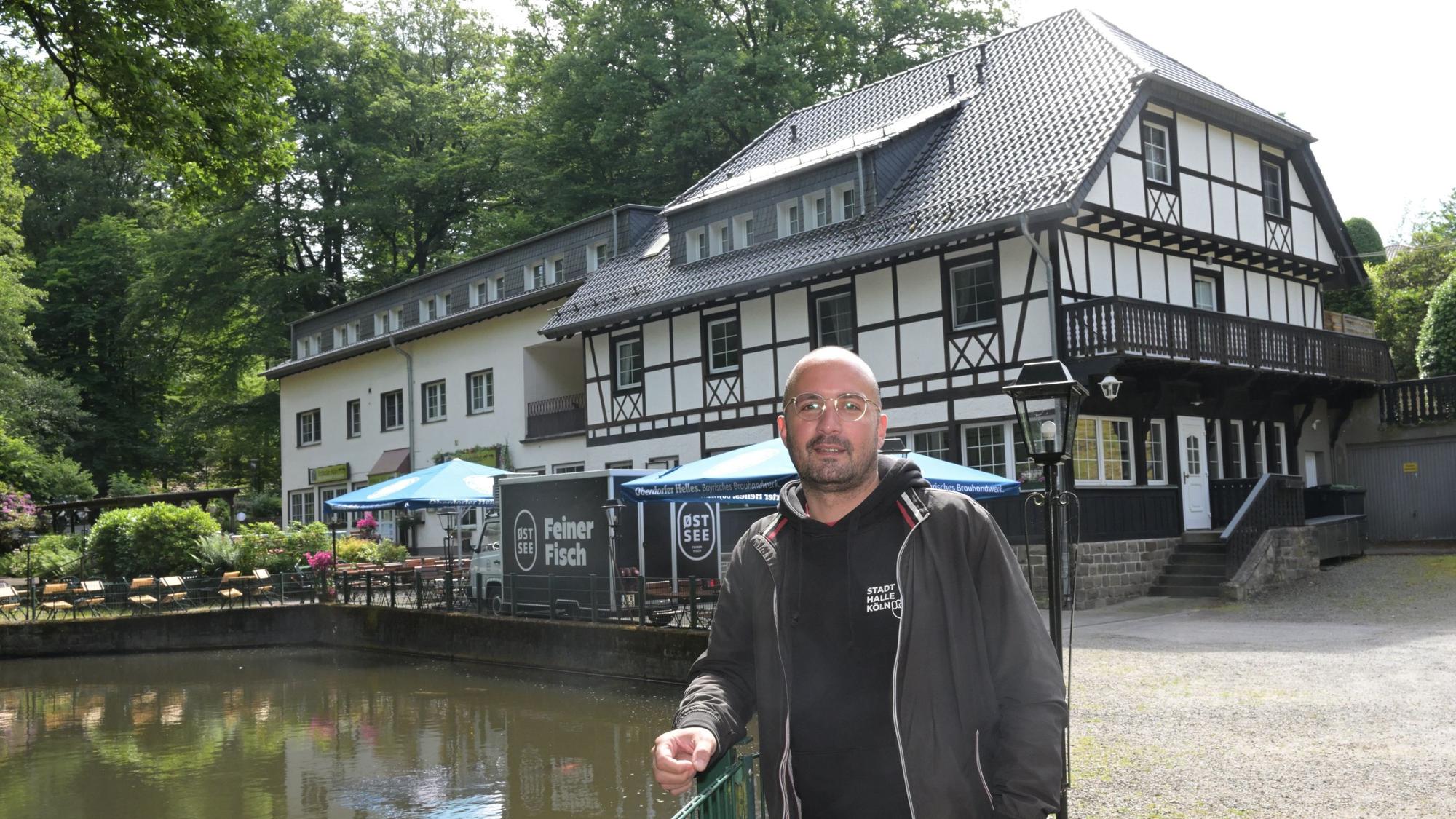 Daniel Rabe hat das Traditionslokal Forsbacher Mühle in Rösrath-Forsbach wieder geöffnet.