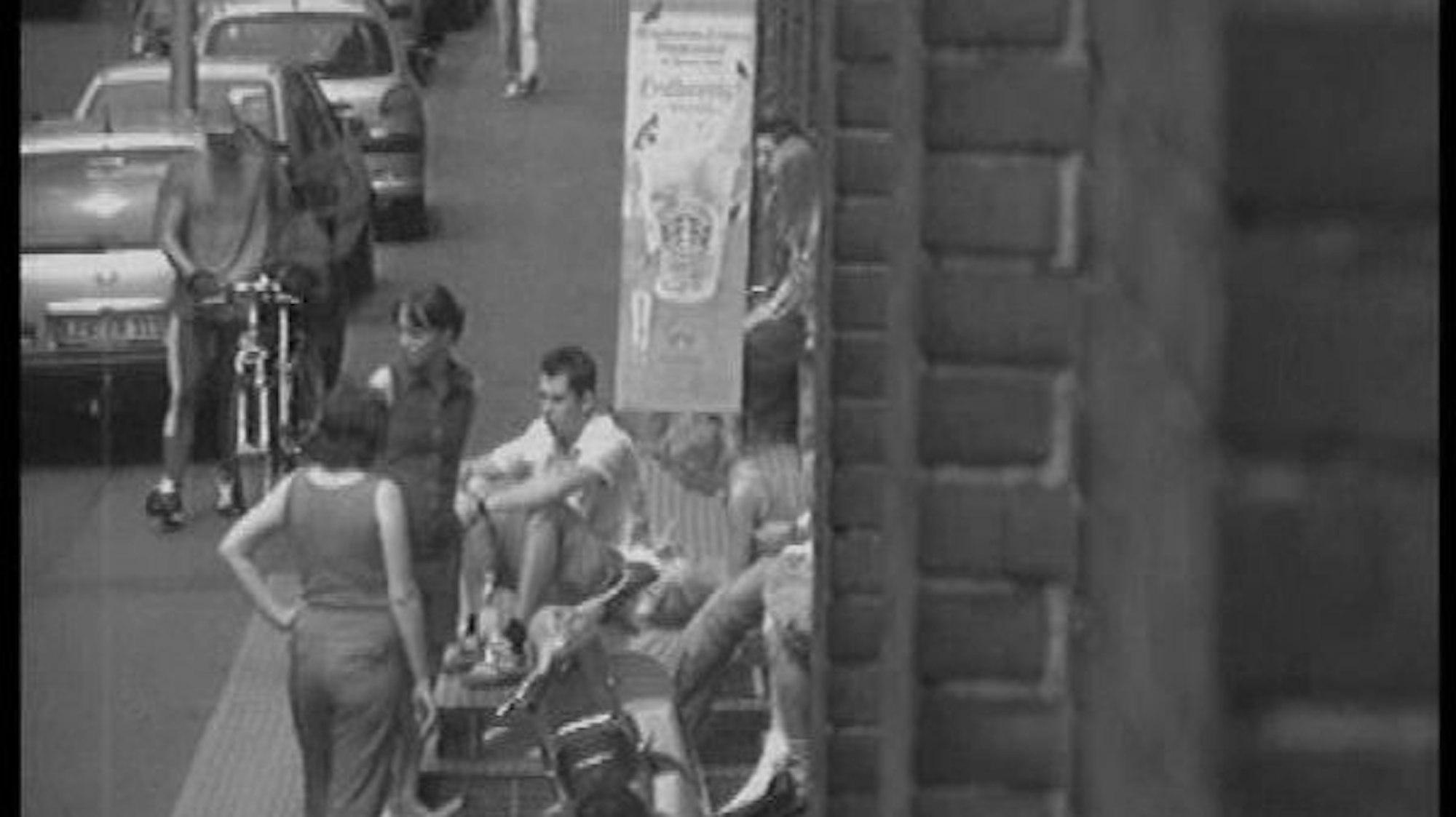 Screenshot des Überwachungsvideos, auf dem die Szene gezeigt wird, die sich um 14.54 Uhr abgespielt hat.