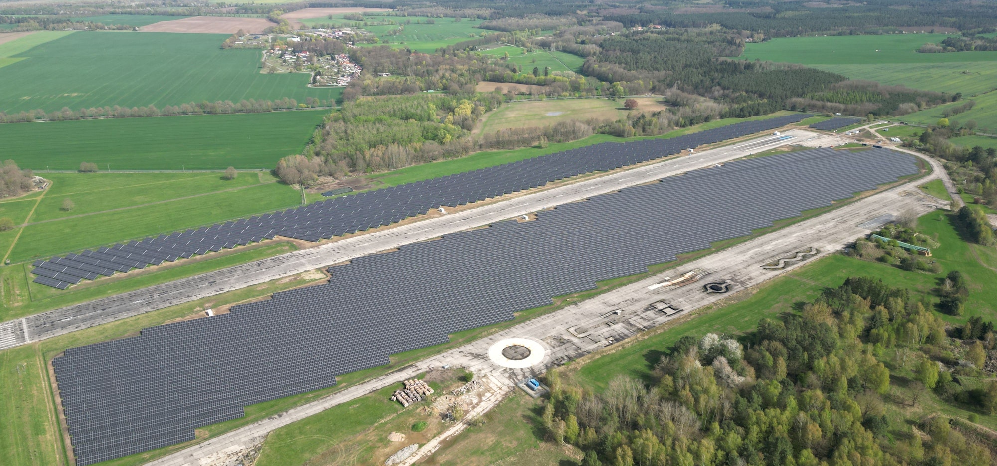 Drohnenaufnahmen von der Solaranlage in Lärz am in Mecklenburg-Vorpommern.