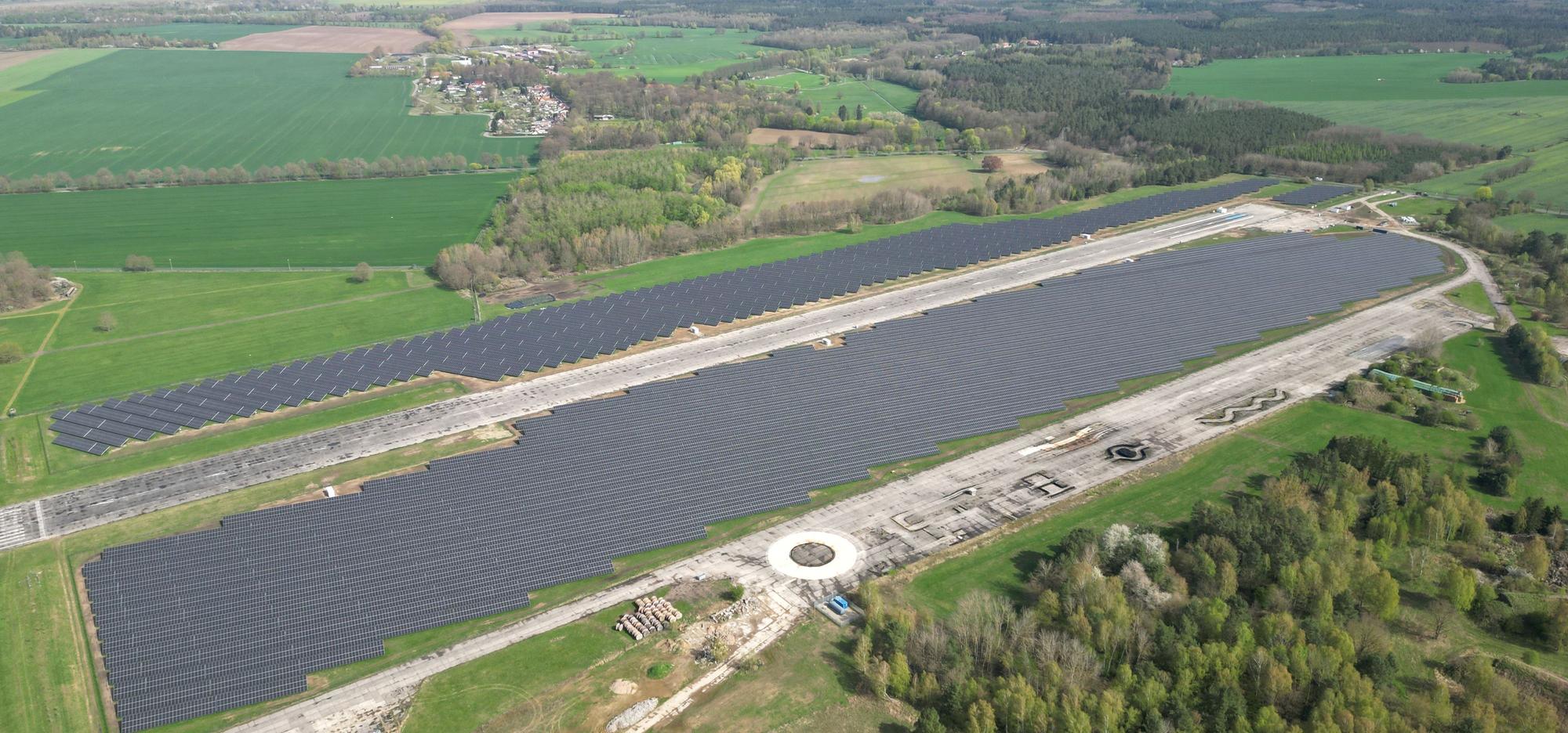 Drohnenaufnahmen von der Solaranlage in Lärz am in Mecklenburg-Vorpommern.
