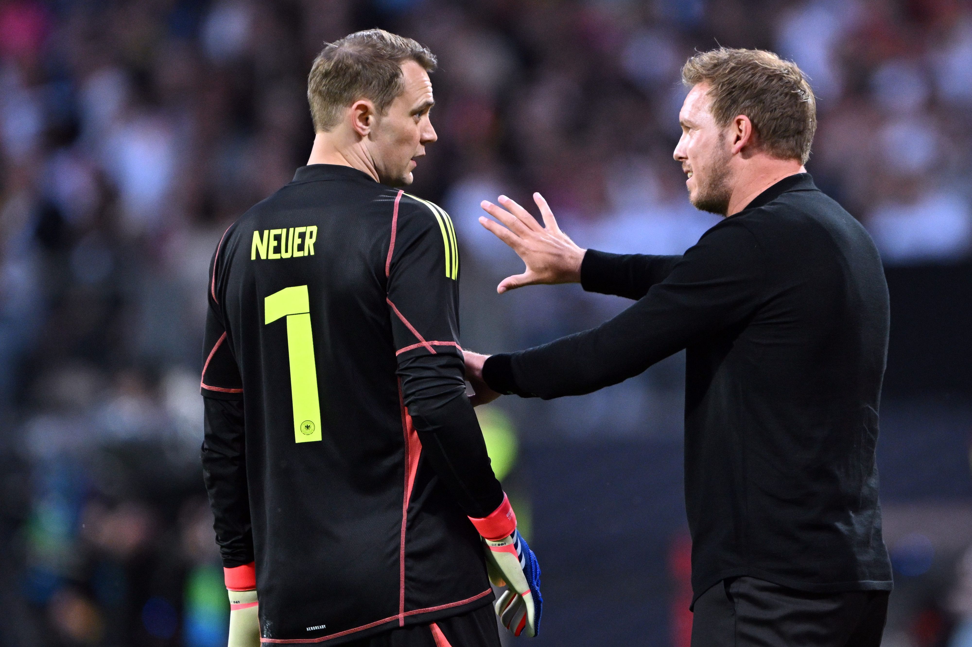 Bundestrainer Julian Nagelsmann und Torwart Manuel Neuer. Nach der EM-Generalprobe hat sich eine Torwartdiskussion entwickelt. (Archivbild)