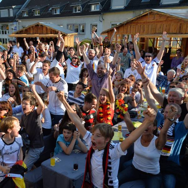 Public Viewing Playa de Bensberg Bistro am Schloß Fußball WM 2014.
