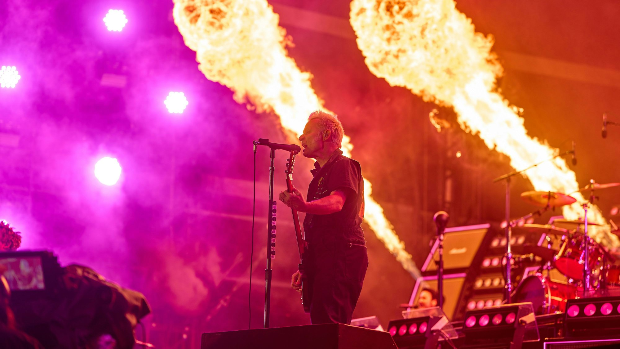 Mike Dirnt, Bassist und Sänger der US-amerikanischen Rockband Green Day  spielt beim Open-Air-Festival ‚Rock am Ring‘ auf der Utopia-Stage.