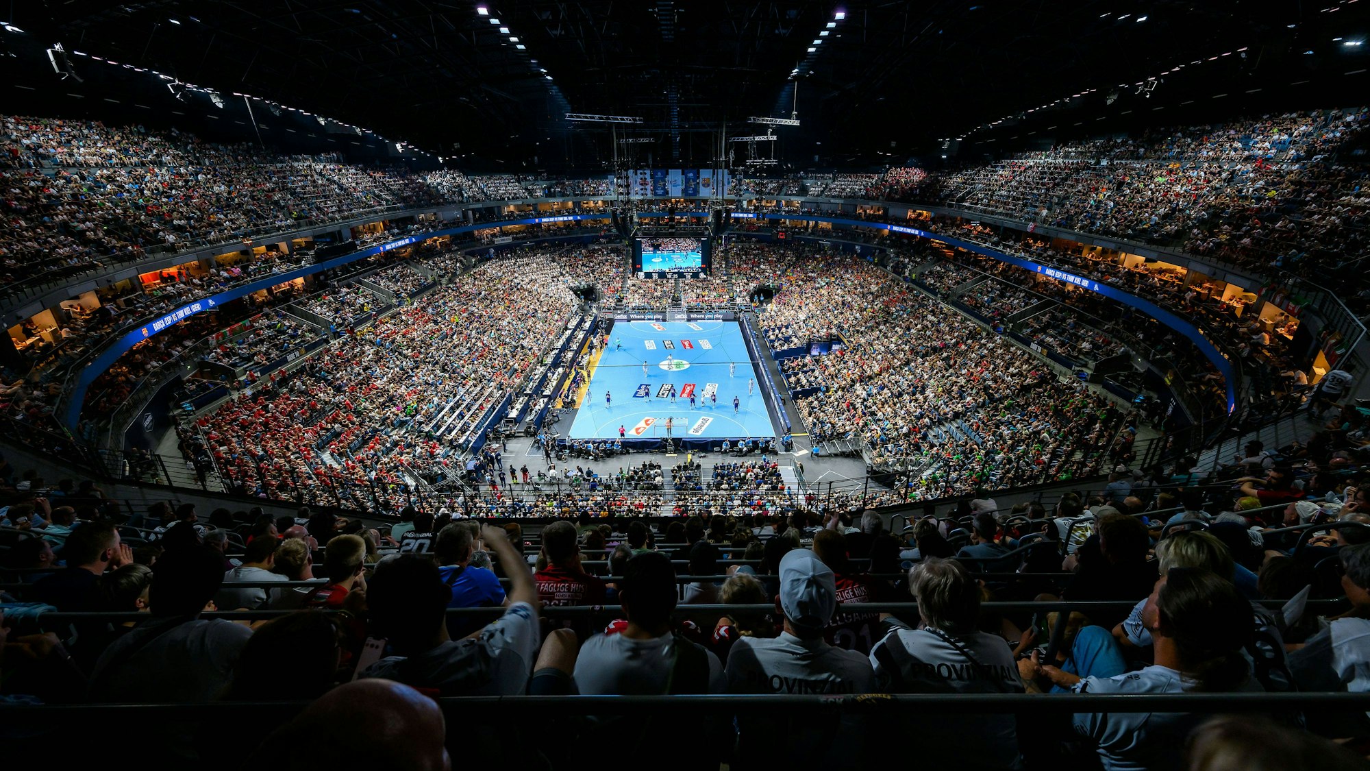 Das Final Four der Handball Champions League in der Arena in Deutz besuchten Fans aus ganz Europa.