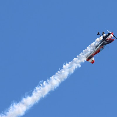 Motorkunstflug mit einer Jak 54.