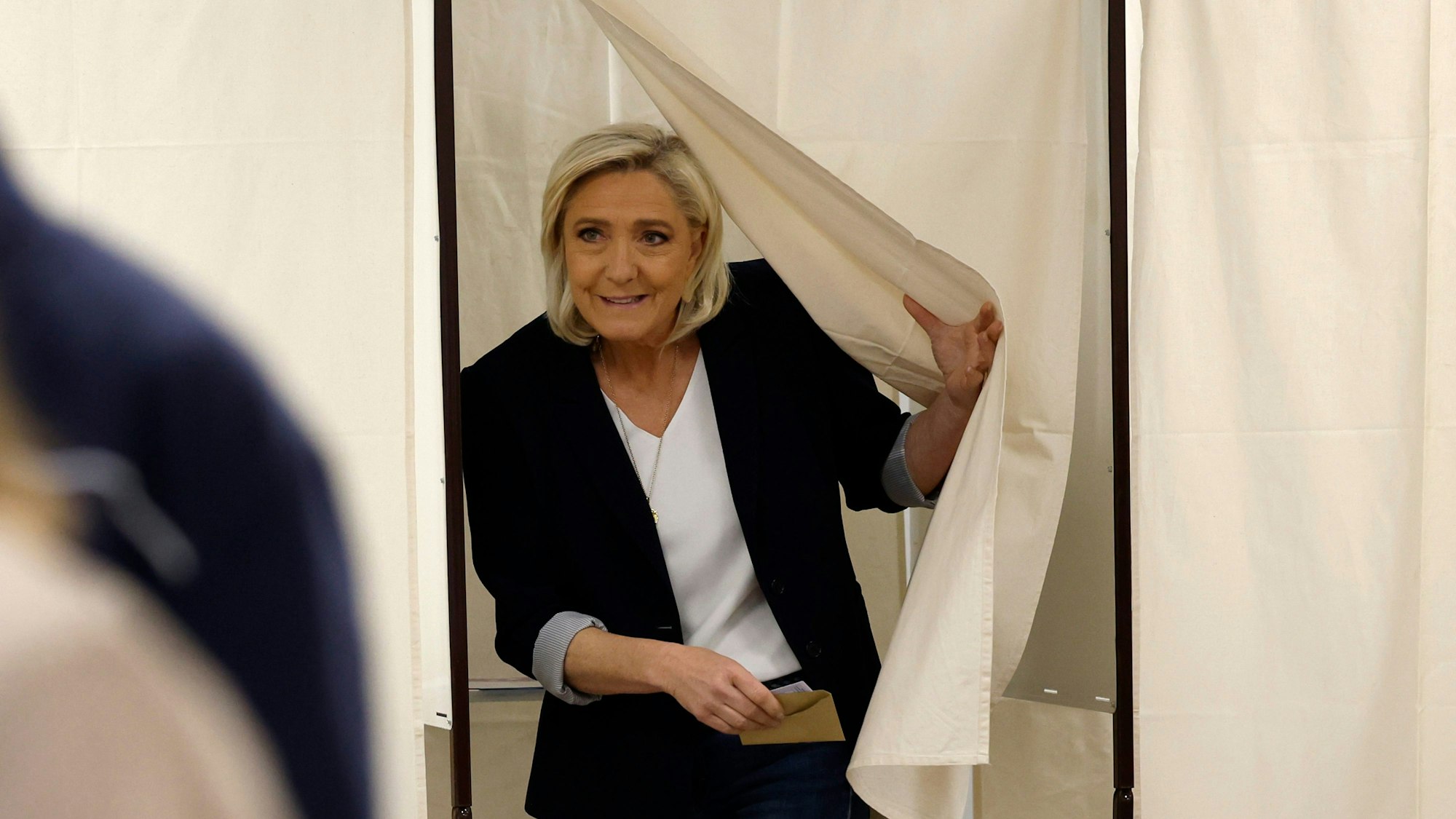 Optimistisch nach der Stimmabgabe: die Rechtsnationalistin Marine Le Pen in Frankreich.