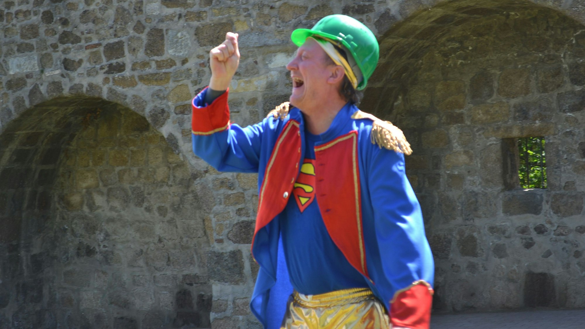 Wotan (Arnd Sünner) hat nur kurz Freude am Ring des Nibelungen.