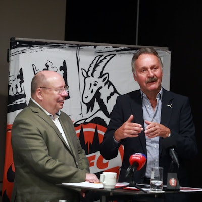 Das Team "FC-Zukunft" um Dieter Prestin gibt eine Pressekonferenz. Das Team stellt sich vor und präsentiert Inhalte, um Richtungsentscheidungen und Weichen für eine erfolgreichere Zukunft des 1. FC Köln einzuschlagen, rechts: Peter Neururer, 10.06.2024, Bild: Herbert Bucco