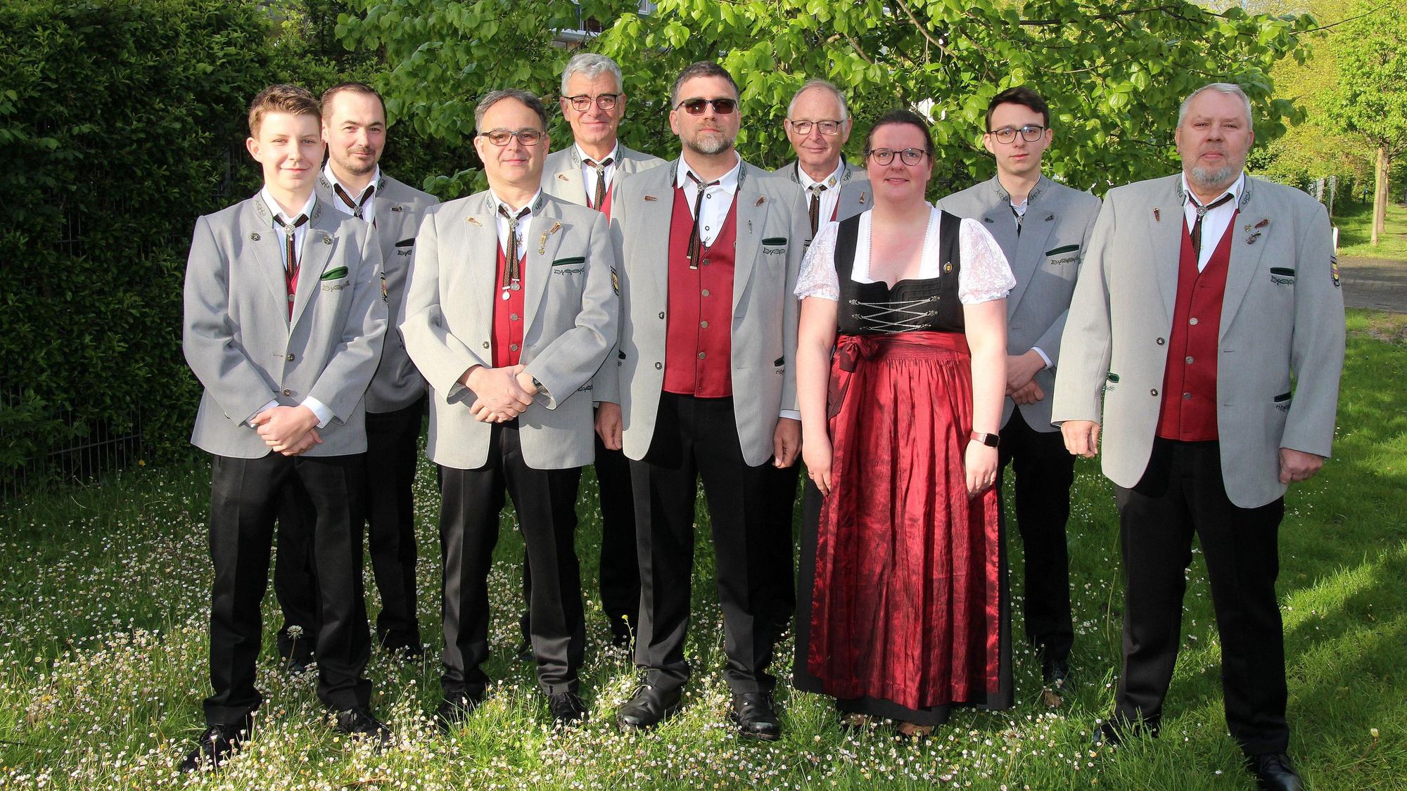 Der aktuelle Vorstand um seinen Vorsitzenden Ralph Habeth (3. von links).