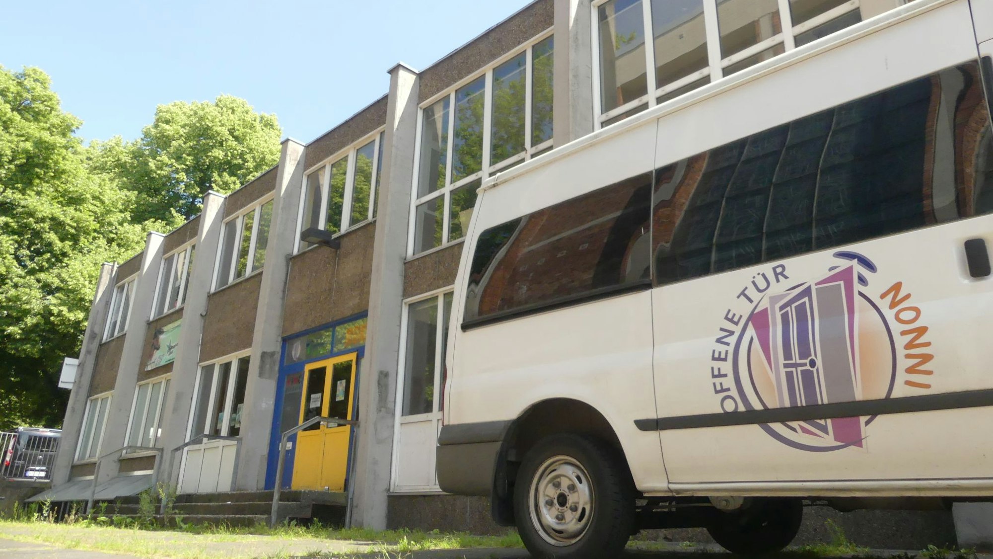 Der Eingang zur alten OT Nonni am Helmholtzplatz ist geschlossen.